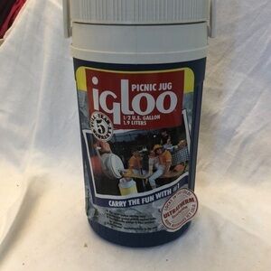 Igloo 1/2 Gallon Picnic Jug  Ultratherm 💙